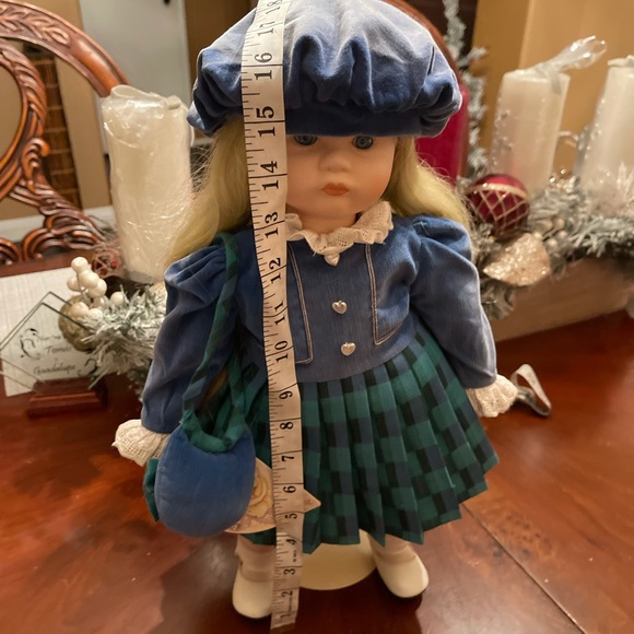 Vintage music doll 1989 Victoria Ashlea Originals designed by Bette Ball - Picture 8 of 15